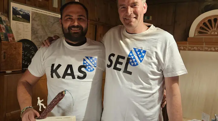 Zusammen sind wir Kassel - Hüttenwirt Lukas Decker (li) und OB Sven Schoeller (re) | © Sektion Kassel